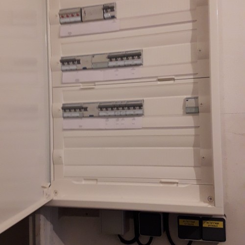 Changement d'une armoire électrique et de projecteur